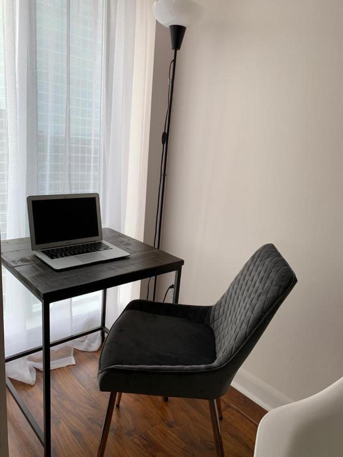 Apartment/2Bedrooms/2 Full Bathrooms/Free Parking Торонто Экстерьер фото