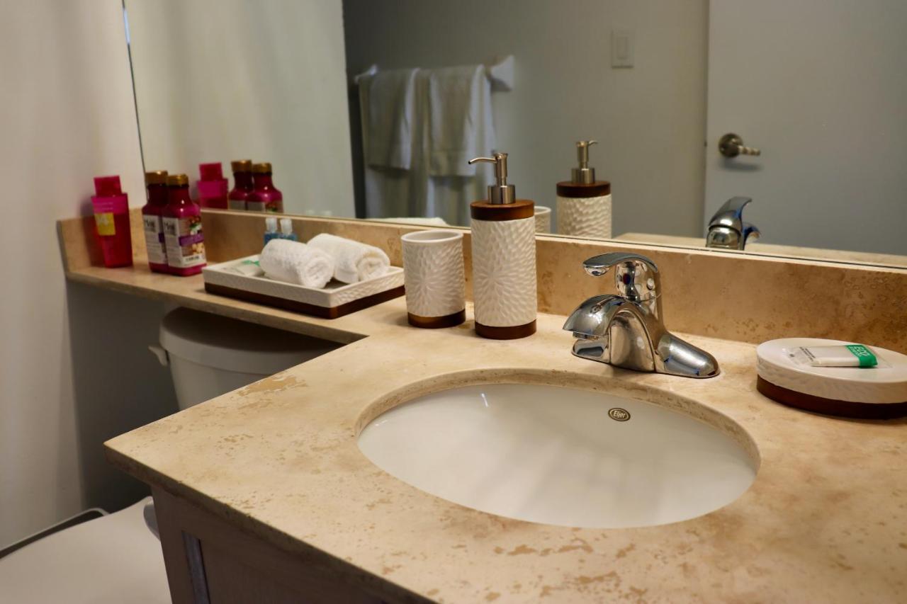 Apartment/2Bedrooms/2 Full Bathrooms/Free Parking Торонто Экстерьер фото