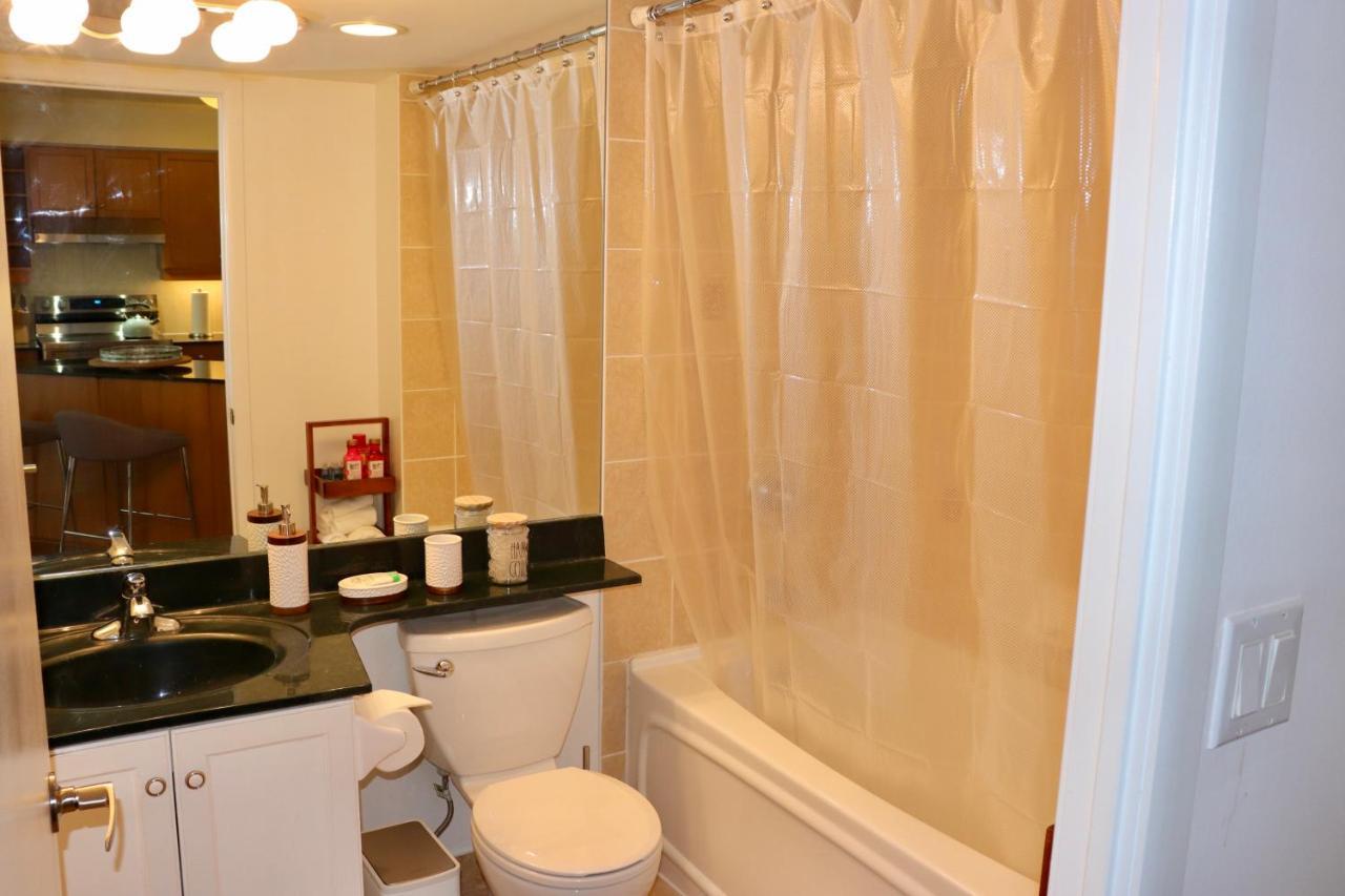 Apartment/2Bedrooms/2 Full Bathrooms/Free Parking Торонто Экстерьер фото