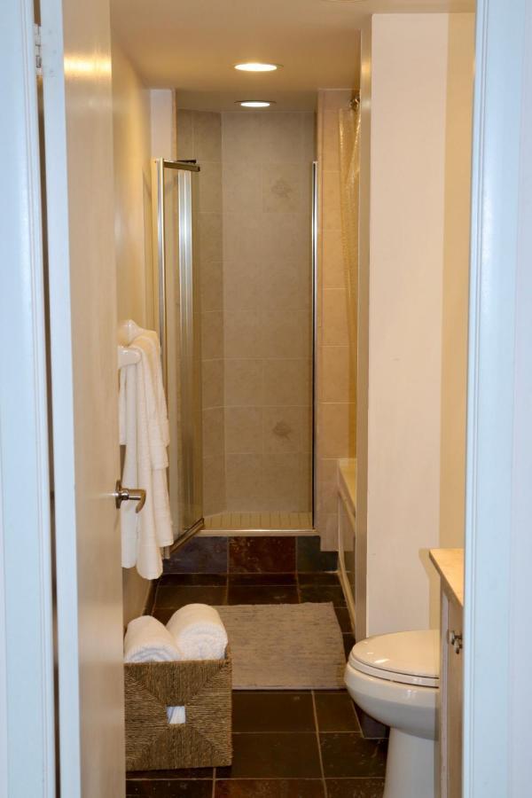 Apartment/2Bedrooms/2 Full Bathrooms/Free Parking Торонто Экстерьер фото