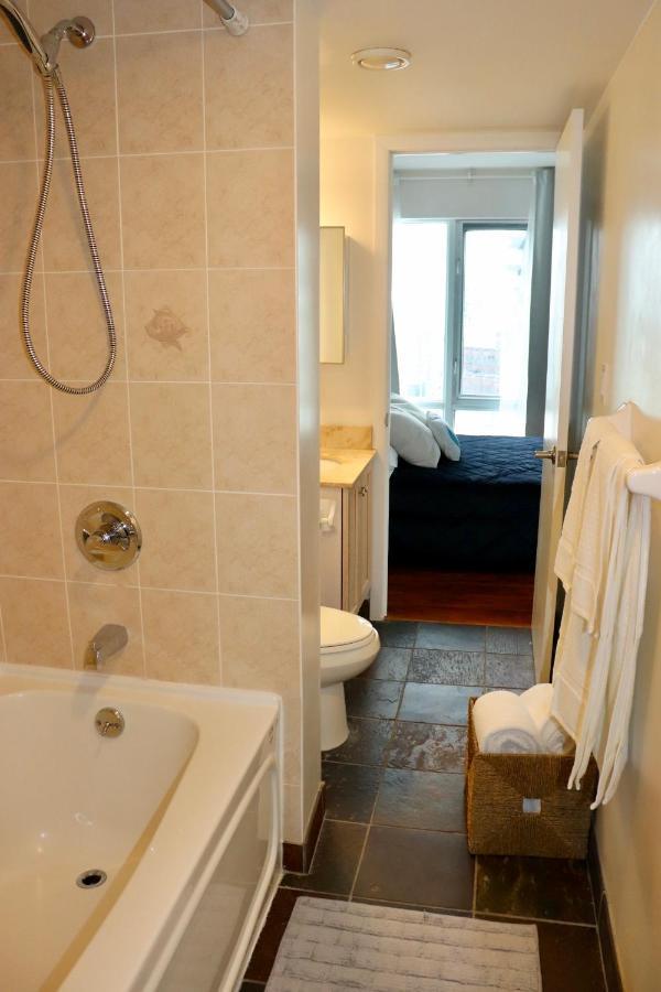 Apartment/2Bedrooms/2 Full Bathrooms/Free Parking Торонто Экстерьер фото