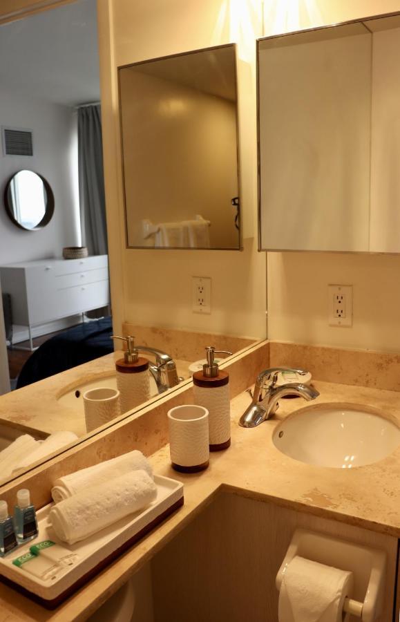 Apartment/2Bedrooms/2 Full Bathrooms/Free Parking Торонто Экстерьер фото