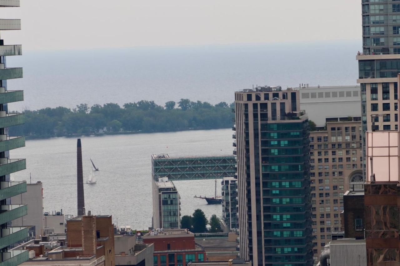 Apartment/2Bedrooms/2 Full Bathrooms/Free Parking Торонто Экстерьер фото