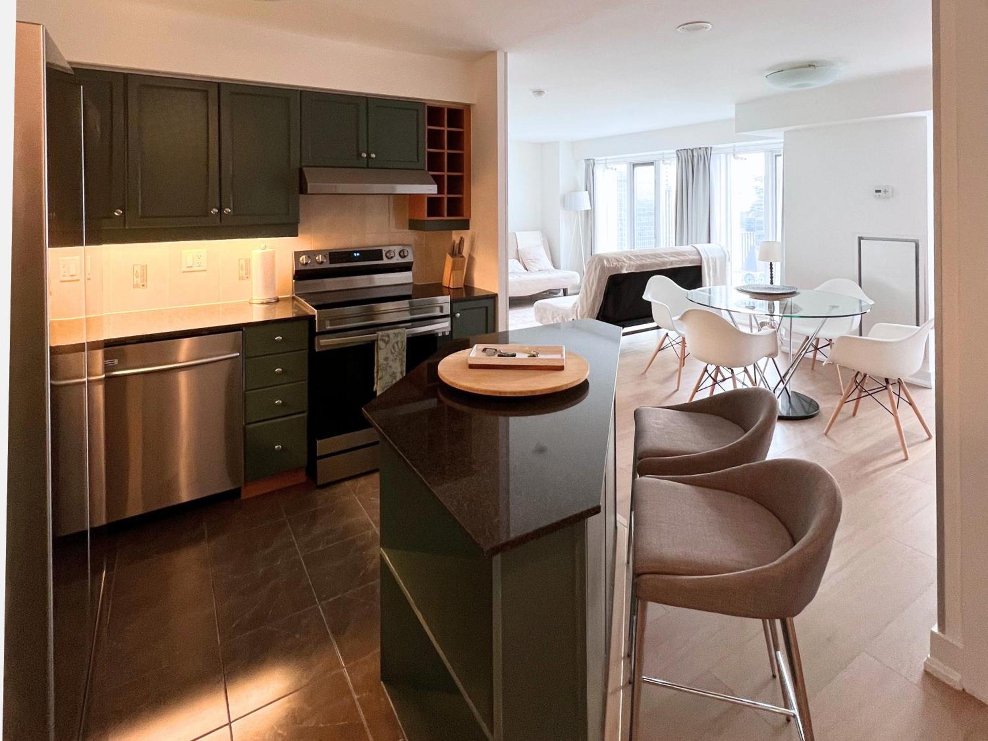 Apartment/2Bedrooms/2 Full Bathrooms/Free Parking Торонто Экстерьер фото